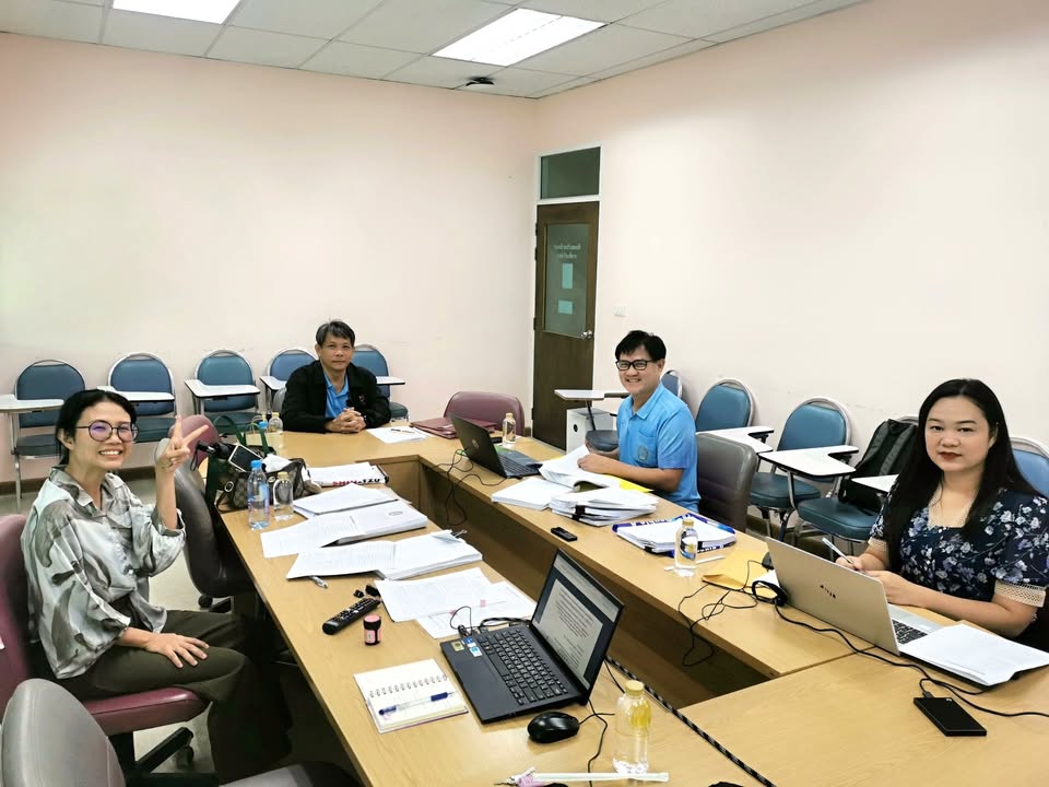 ประชุมตรวจสอบหลักสูตรเพื่ออนาคต!