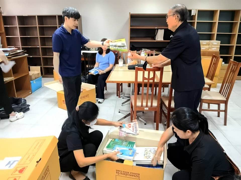 สำนักวิทยบริการฯ มรร. รับมอบหนังสือทรงคุณค่า เสริมสร้างแหล่งเรียนรู้เพื่อการศึกษาและการค้นคว้า